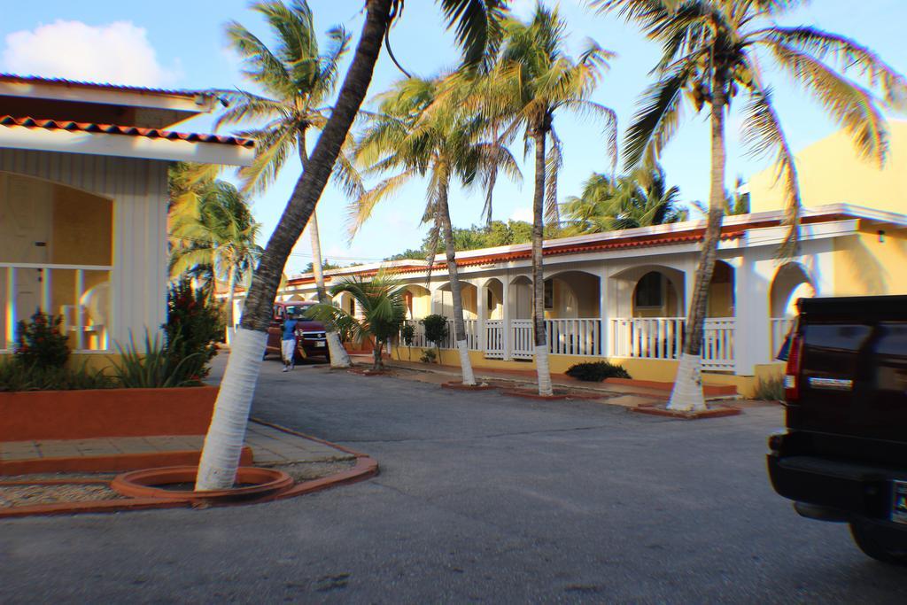 Coconut Inn Palm Beach Bagian luar foto